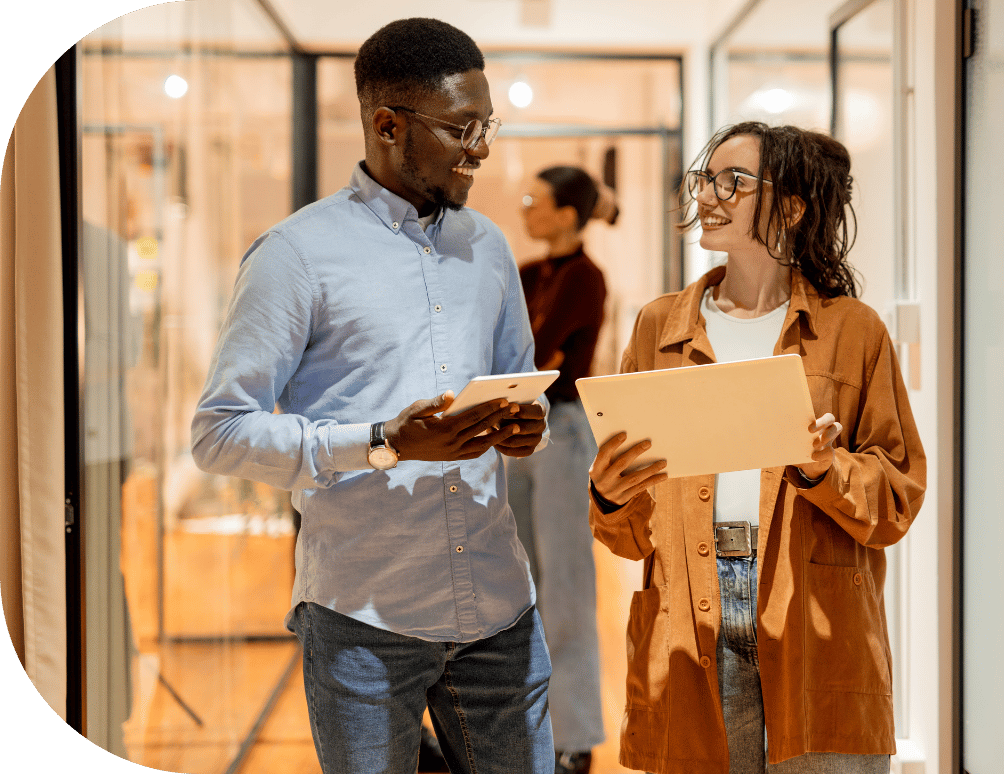 Two coworkers chatting in the hall